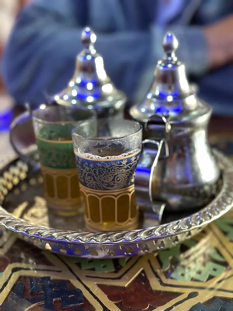 Vasos de té en Restaurante Tetería Riad Elvira